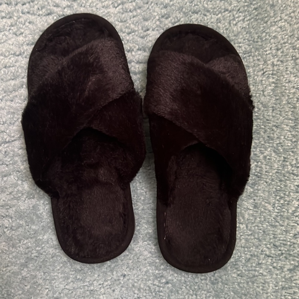 NWOT! Fuzzy Slippers, Size EU 38-39 AM 7-8